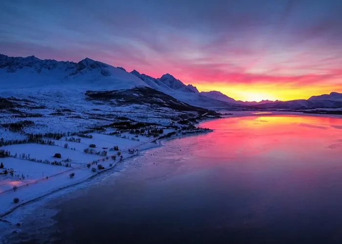 Traditional Arctic 펜션 Sorlenangen