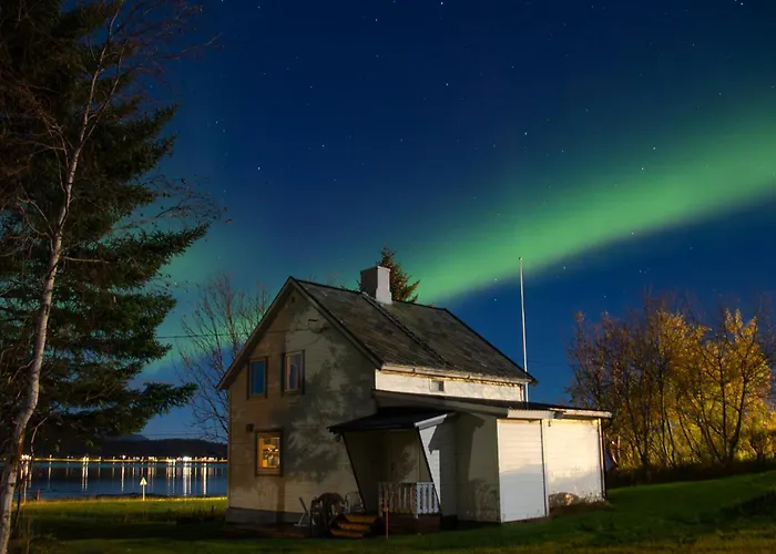 Traditional Arctic 펜션 Sorlenangen